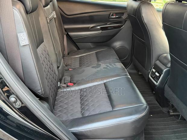 Toyota Harrier 2.0 2018 Black