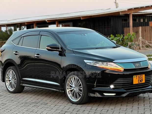 Toyota Harrier 2.0 2018 Black
