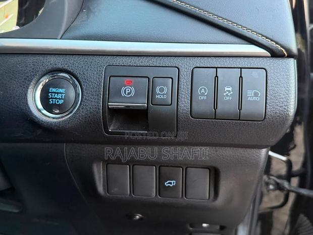 Toyota Harrier 2.0 2018 Black