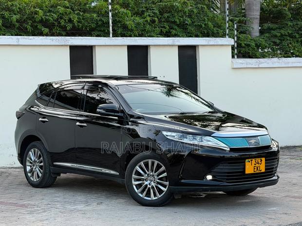 Toyota Harrier 2.0 2017 Black
