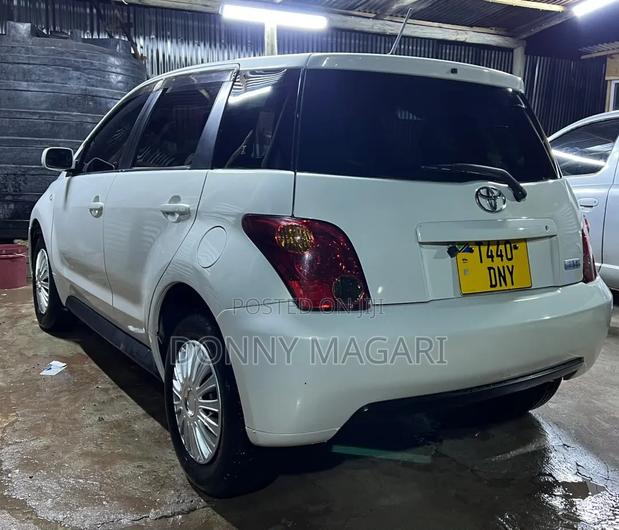 Toyota IST 2005 White