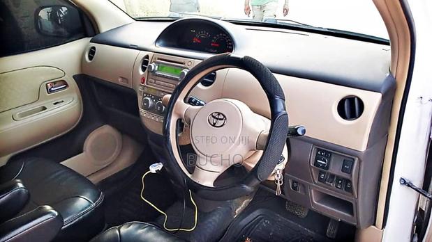 Toyota Sienta 2006 White