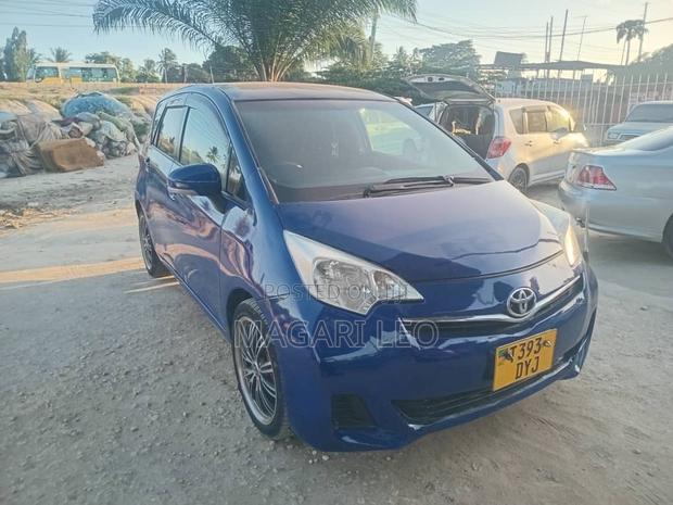 Toyota Ractis 1.3 FWD 2010 Blue