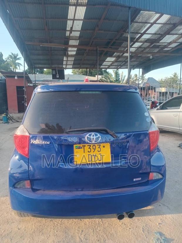 Toyota Ractis 1.3 FWD 2010 Blue