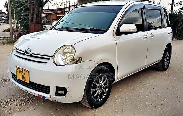 Toyota Sienta 1.5 FWD 2005 White