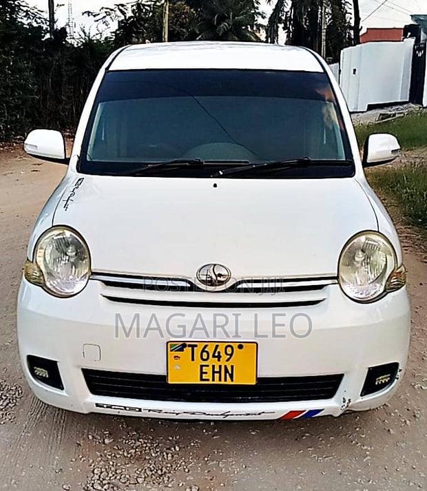 Toyota Sienta 1.5 FWD 2005 White