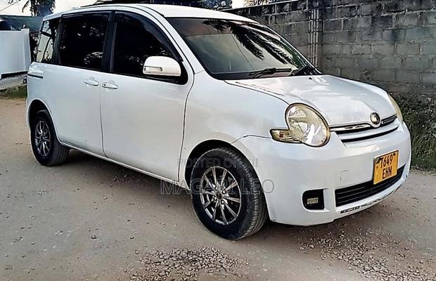 Toyota Sienta 1.5 FWD 2005 White