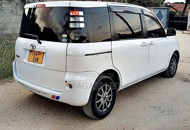 Toyota Sienta 1.5 FWD 2005 White