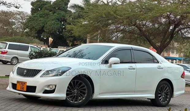 Toyota Crown 2009 White