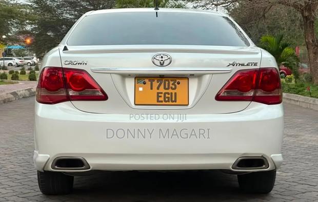 Toyota Crown 2009 White