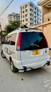 Toyota Noah 2001 White for sale