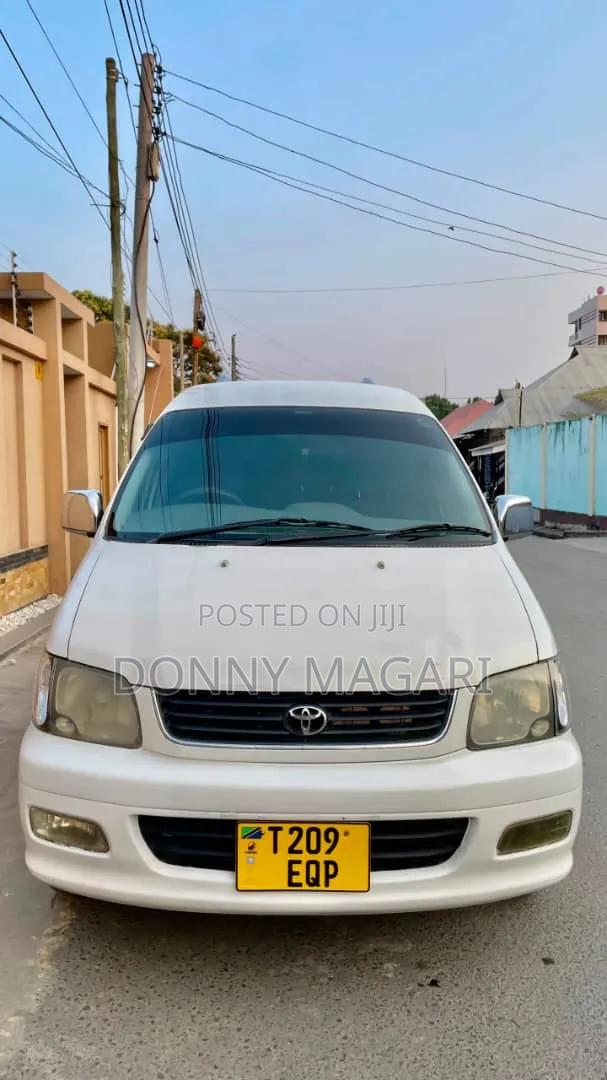 Toyota Noah 2001 White