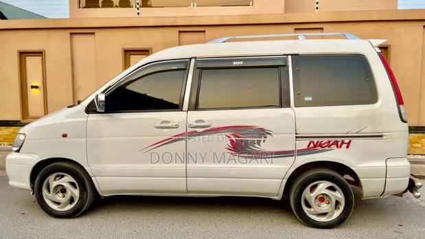 Toyota Noah 2001 White