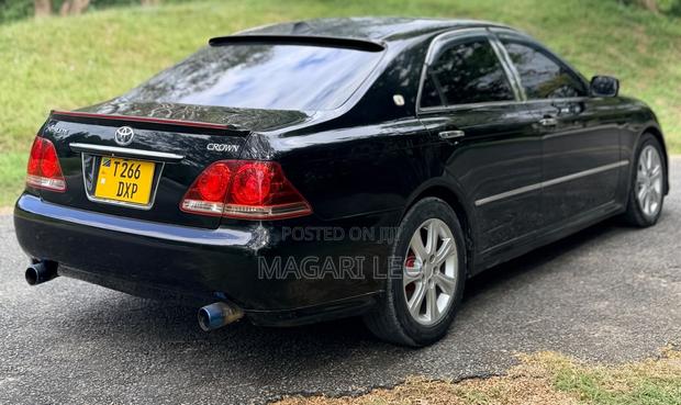 Toyota Crown Royale 2005 Black