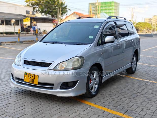 Toyota Ipsum 2006 Silver