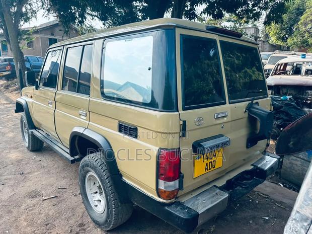 Toyota Land Cruiser Prado 1992 Gray
