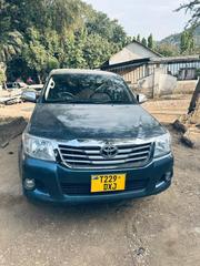 Toyota Hilux 2015 Gray for sale