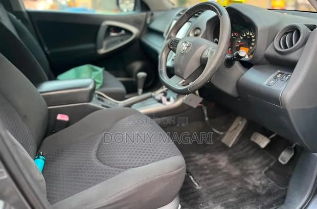 Toyota Vanguard 2010 Gray