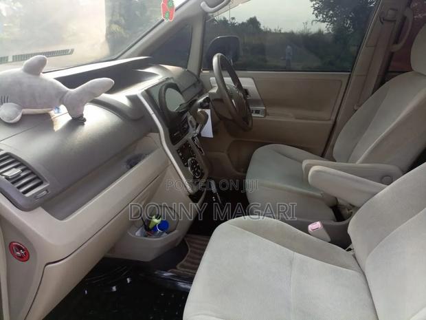 Toyota Noah 2008 Gray