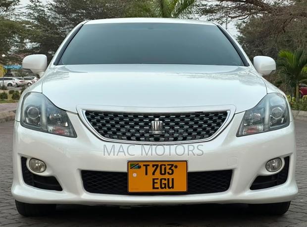 Toyota Crown 2009 White