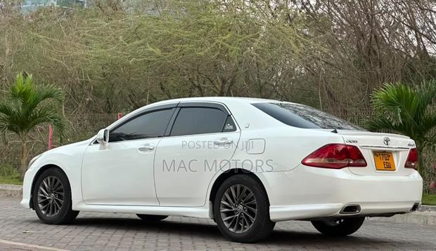 Toyota Crown 2009 White