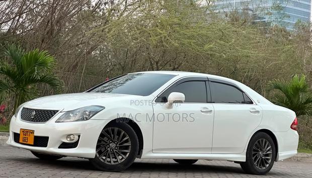 Toyota Crown 2009 White