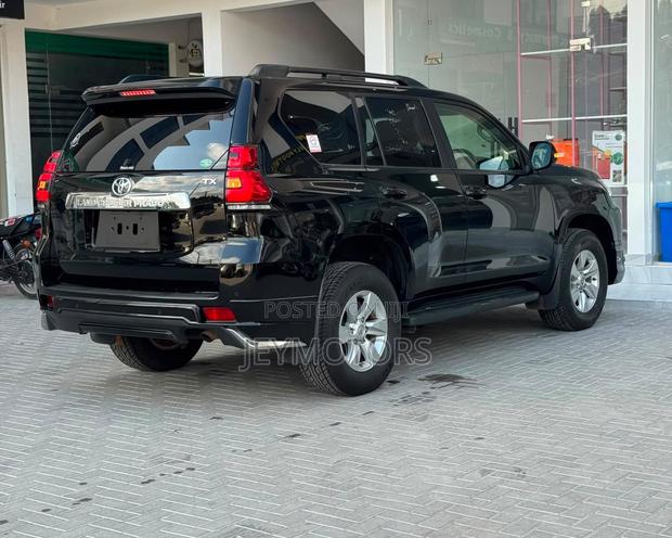 Toyota Land Cruiser Prado 2018 Black