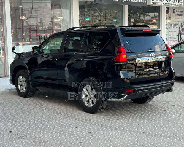 Toyota Land Cruiser Prado 2018 Black
