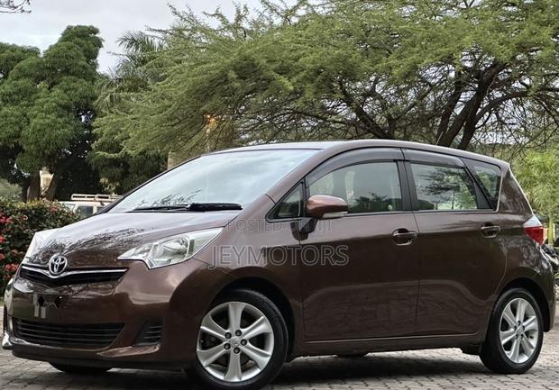 Toyota Ractis 2011 Brown