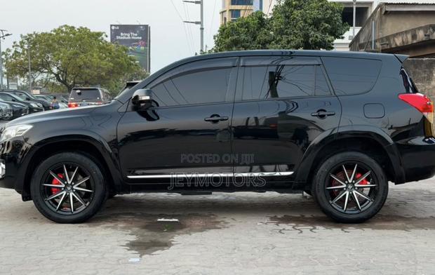 Toyota Vanguard 2012 Black