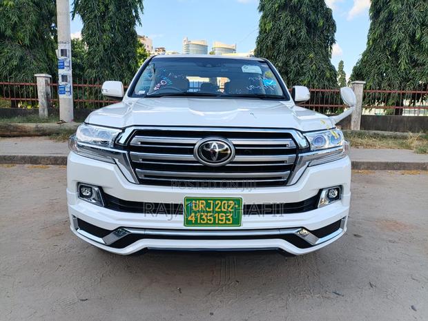 Toyota Land Cruiser 4.6 V8 ZX 2018 White