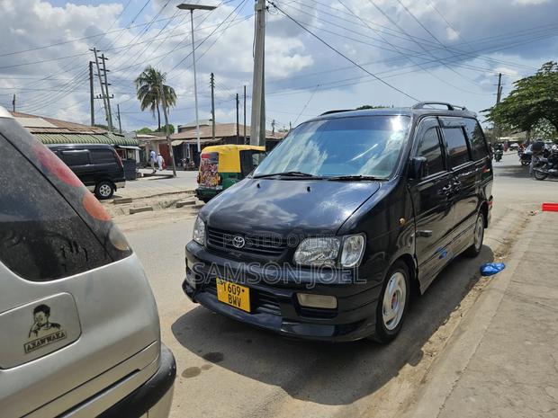 Toyota Noah 2002 Black