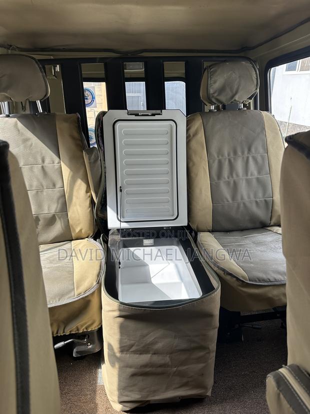 Toyota Land Cruiser 75 Troop C 1991 Beige