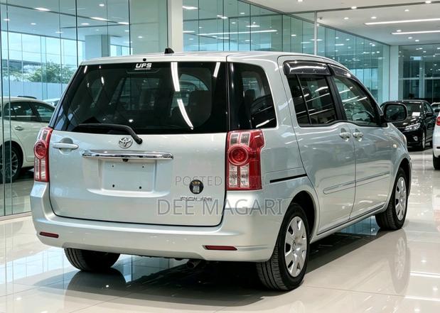 Toyota Raum 2007 Silver