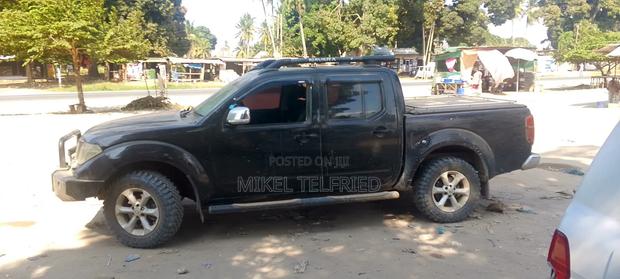 Nissan Navara 2013 Black
