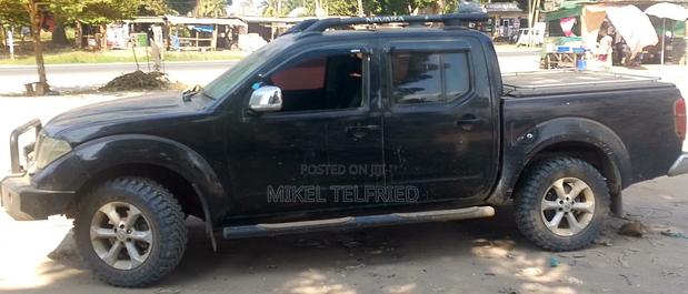 Nissan Navara 2013 Black