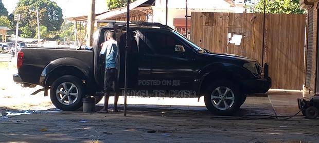 Nissan Navara 2013 Black