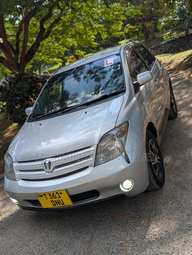 Toyota IST 2005 Silver