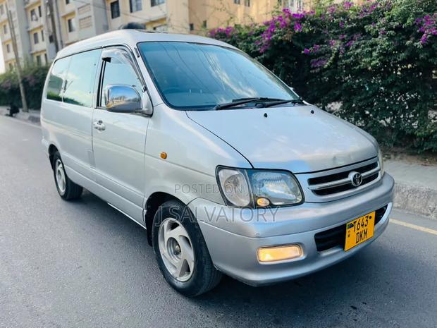 Toyota Noah 2001 Silver