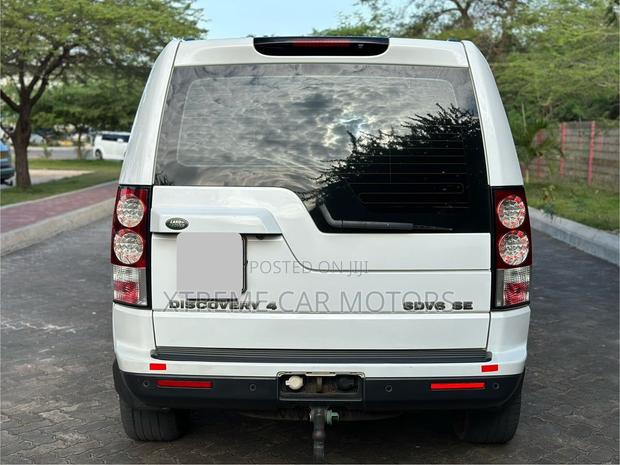 Land Rover Discovery 2014 White
