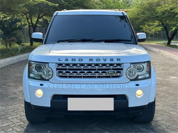 Land Rover Discovery 2014 White