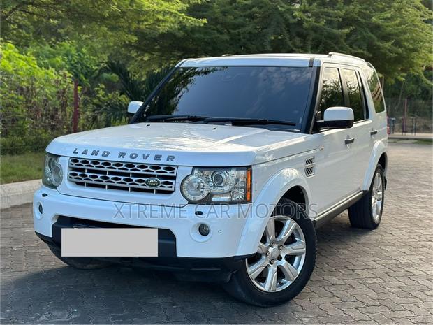 Land Rover Discovery 2014 White