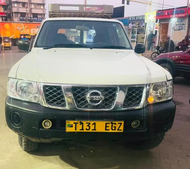 Nissan Patrol 5.6 2010 White