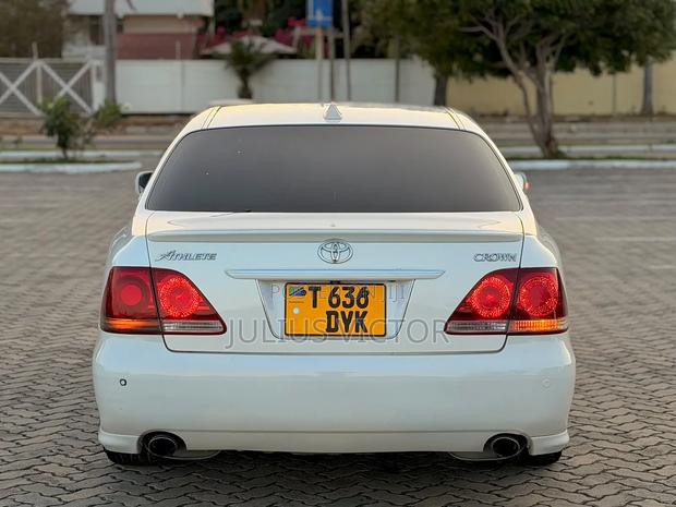 Toyota Crown Royale 2005 White