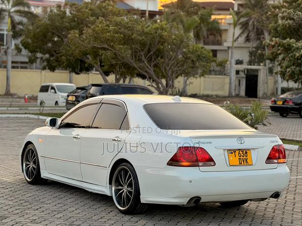 Toyota Crown Royale 2005 White
