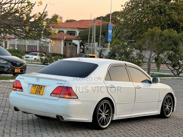 Toyota Crown Royale 2005 White
