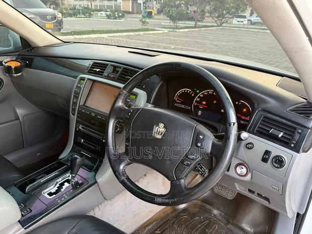 Toyota Crown Royale 2005 White