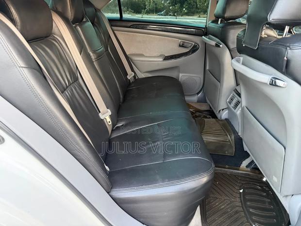 Toyota Crown Royale 2005 White
