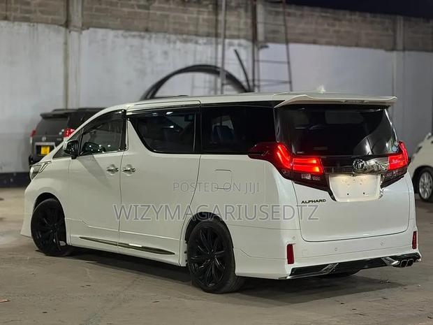 Toyota Alphard 2017 White