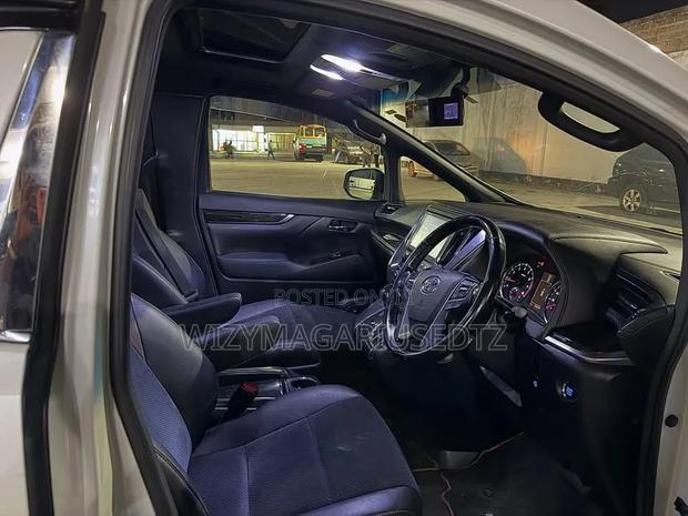 Toyota Alphard 2017 White